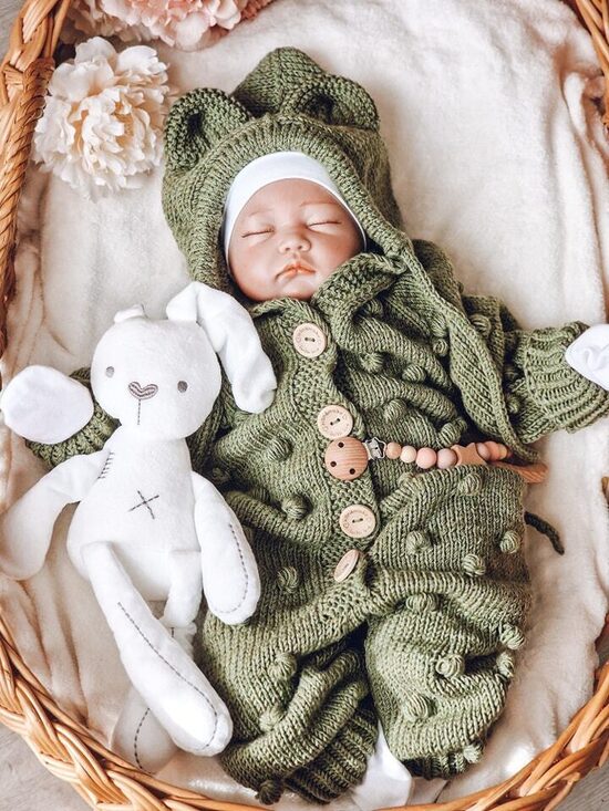 Rankų darbo merino vilnos kombinezonas kūdikiui – šiltas, minkštas ir patogus R002
